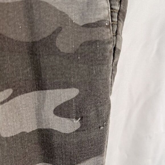 Jolt Jeans Women's 28W Green Camo Stretchy Mid Rise Cotton Blend Pockets - Picture 4 of 11